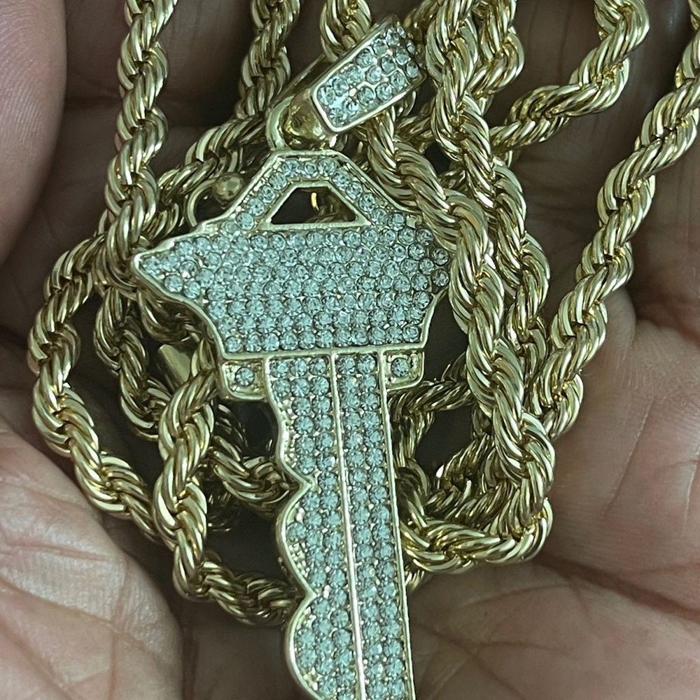 Pendant Charm Necklace Iced-Out - Picture 4 of 4